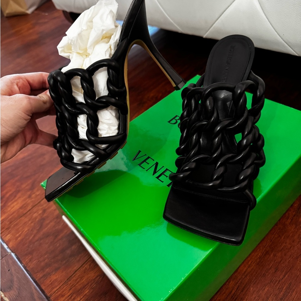 Bottega Veneta Black Elegant Heels